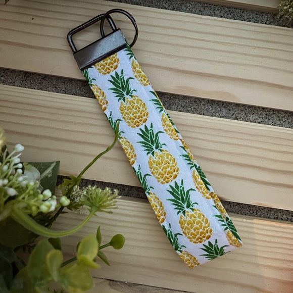 Pineapple Key Fob - Picture 1 of 3